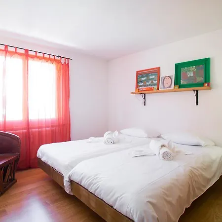 Apartment Avouitzons 220